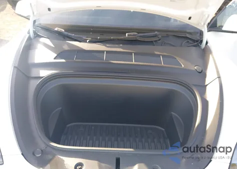 2024 Tesla Model Y Performance Dual Motor All-Wheel Drive z USA, uszkodzony, nr VIN 7SAYGDEF2RF150535